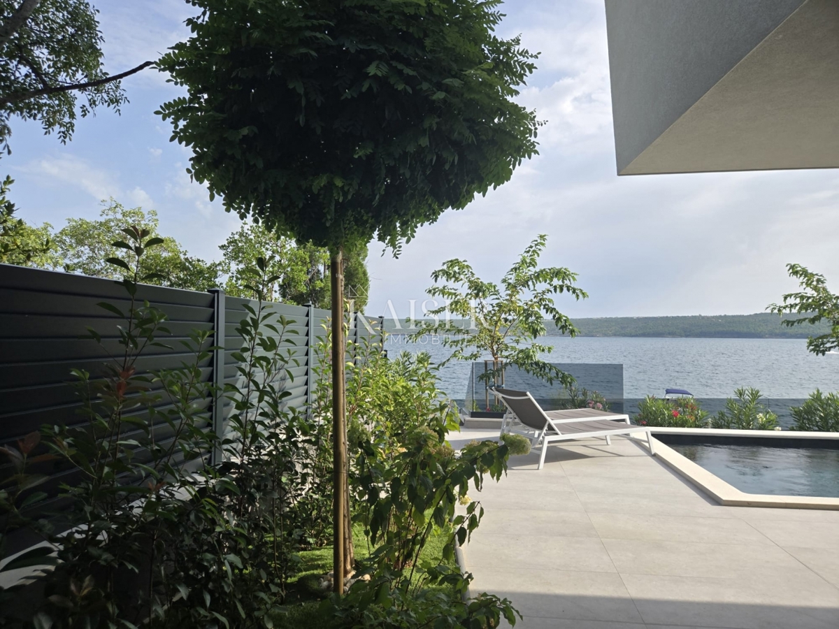 Zara, Posedarje - villa esclusiva prima fila al mare con accesso privato al mare