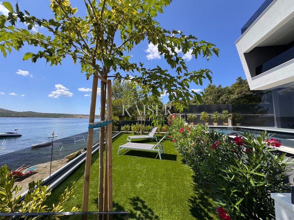 Zara, Posedarje - villa esclusiva prima fila al mare con accesso privato al mare