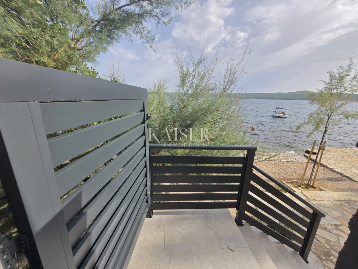 Zara, Posedarje - villa esclusiva prima fila al mare con accesso privato al mare