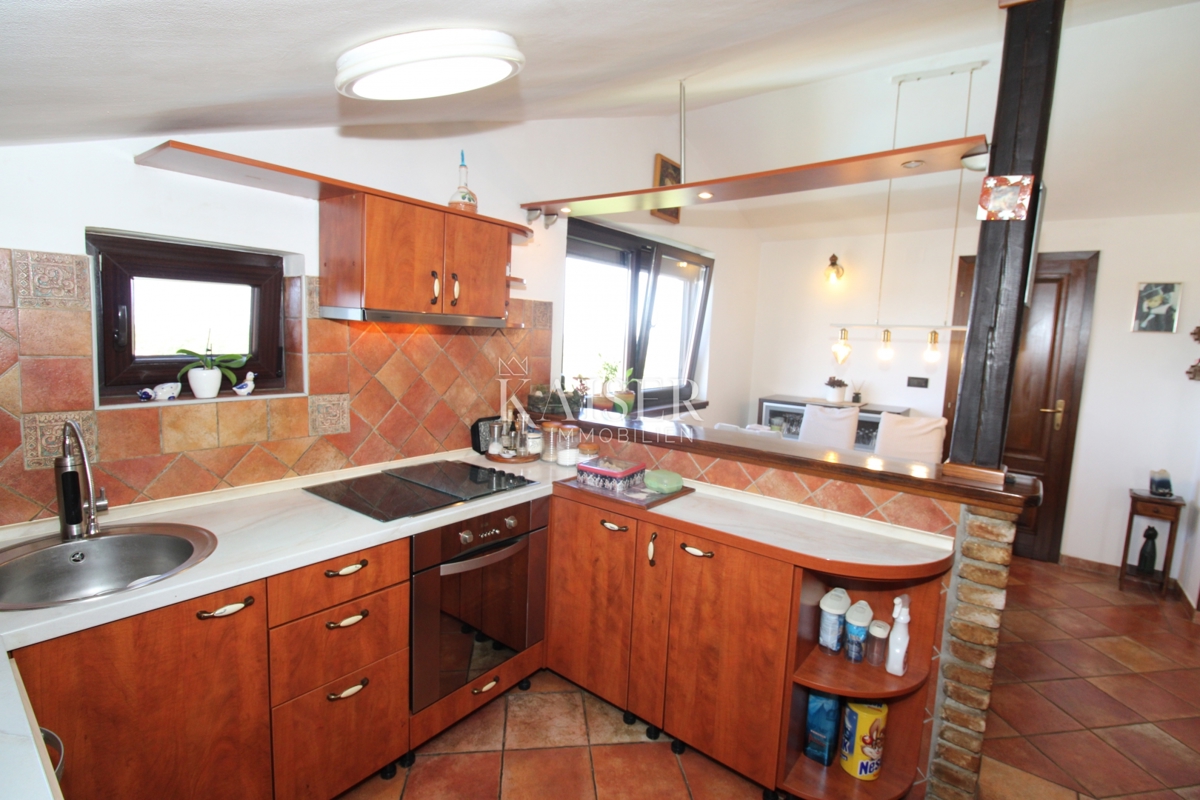 Istria - Parenzo, appartamento con vista mare