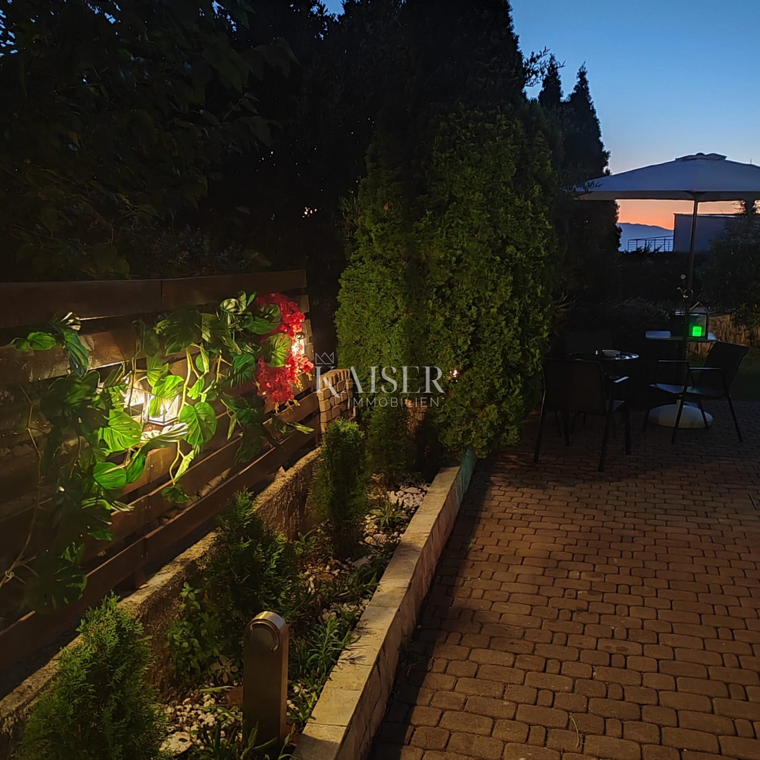 Malinska, appartamento con giardino e posto auto 