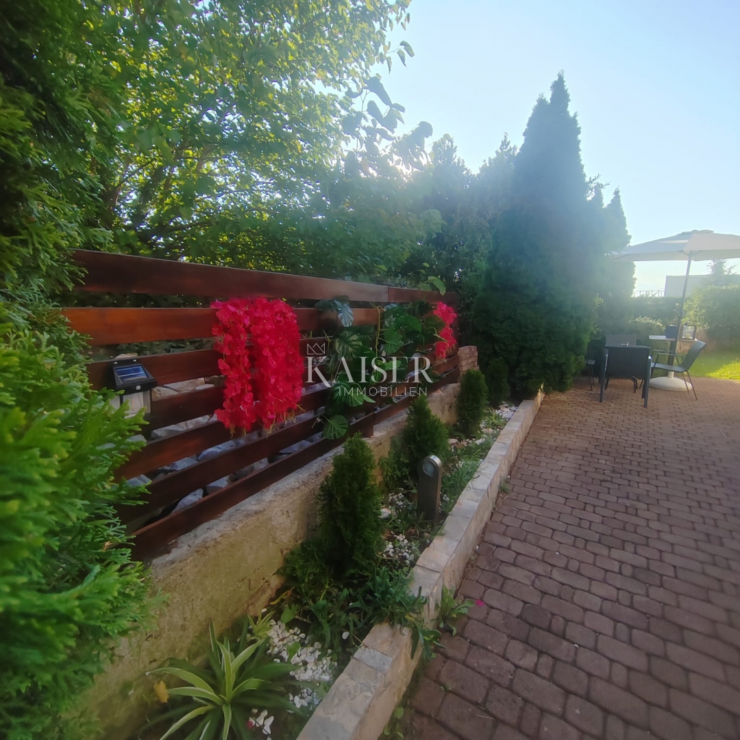 Malinska, appartamento con giardino e posto auto 