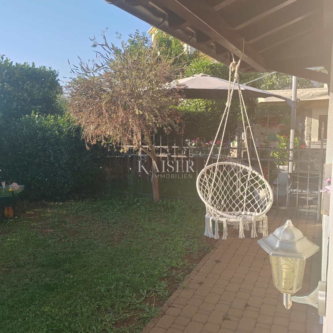 Malinska, appartamento con giardino e posto auto 