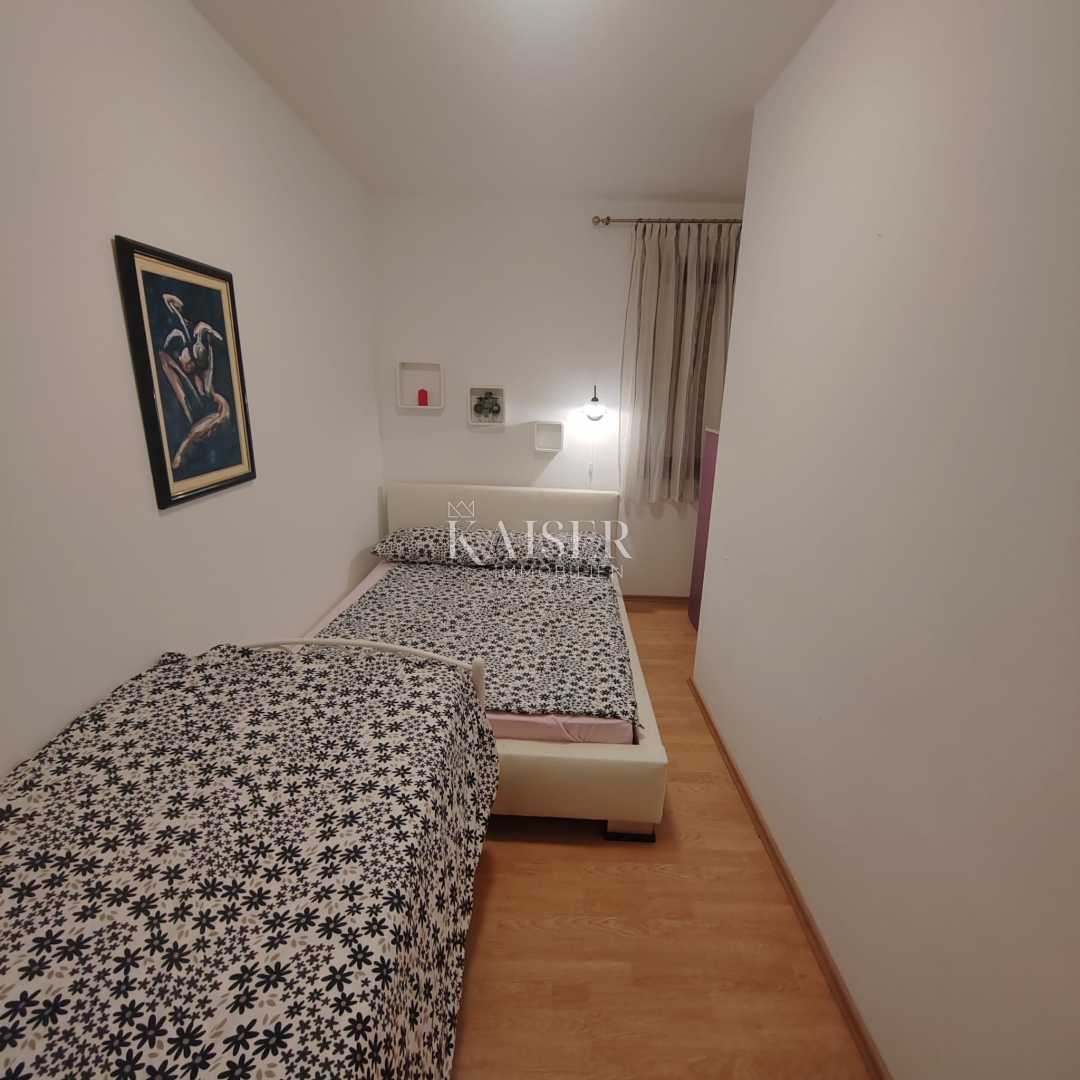 Malinska, appartamento con giardino e posto auto 