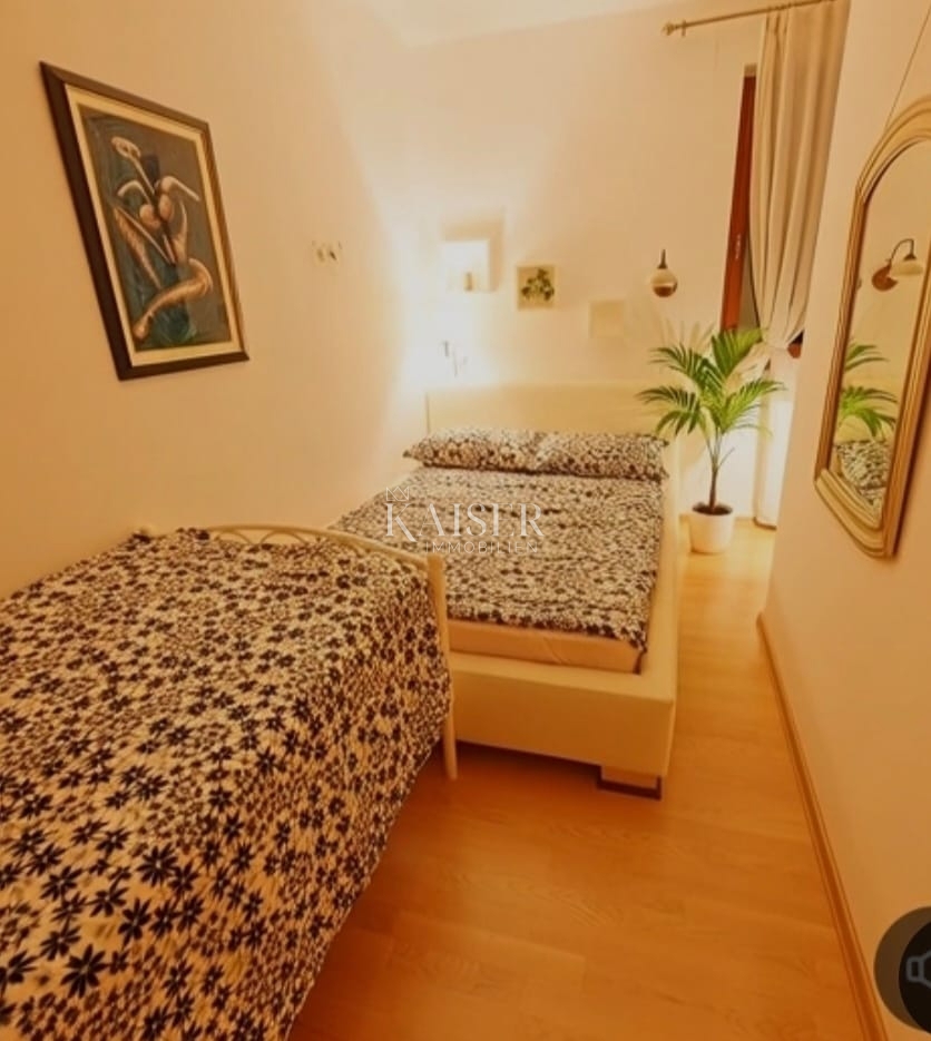 Malinska, appartamento con giardino e posto auto 