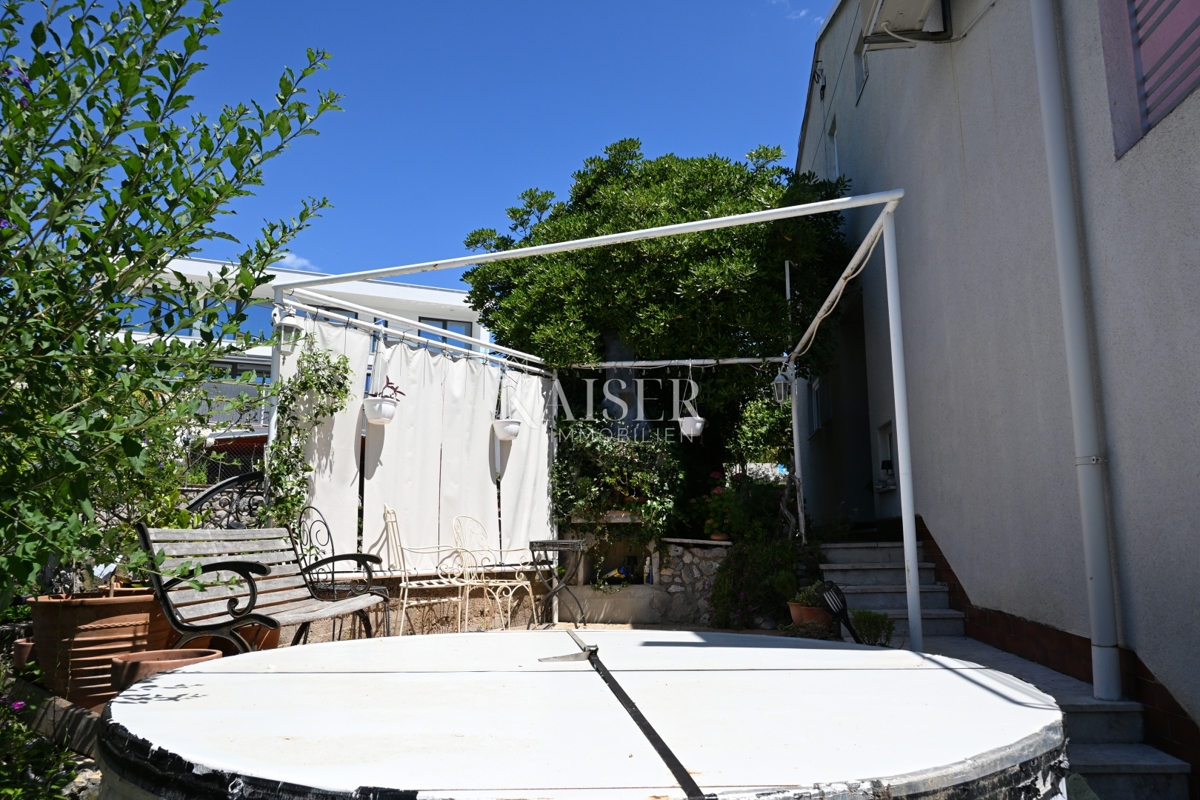 Crikvenica - appartamento con tre camere da letto e ampio giardino