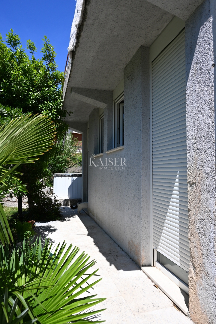 Crikvenica - appartamento con tre camere da letto e ampio giardino