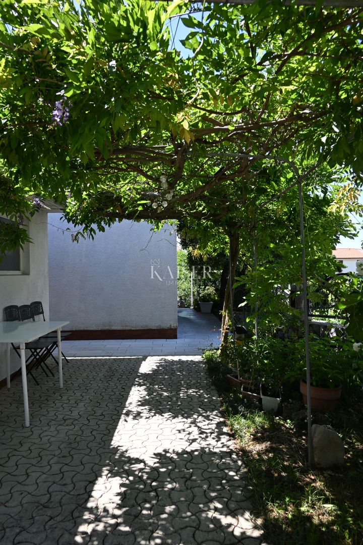 Crikvenica - appartamento con tre camere da letto e ampio giardino