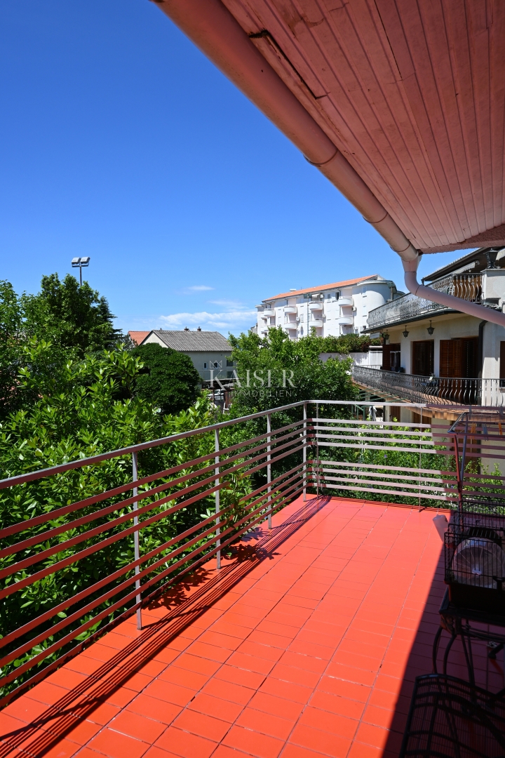 Crikvenica - appartamento con tre camere da letto e ampio giardino