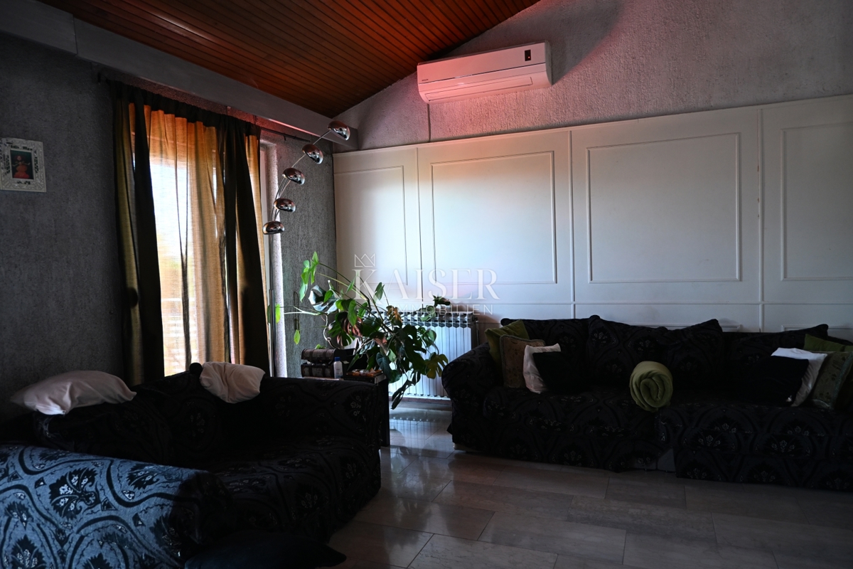 Crikvenica - appartamento con tre camere da letto e ampio giardino