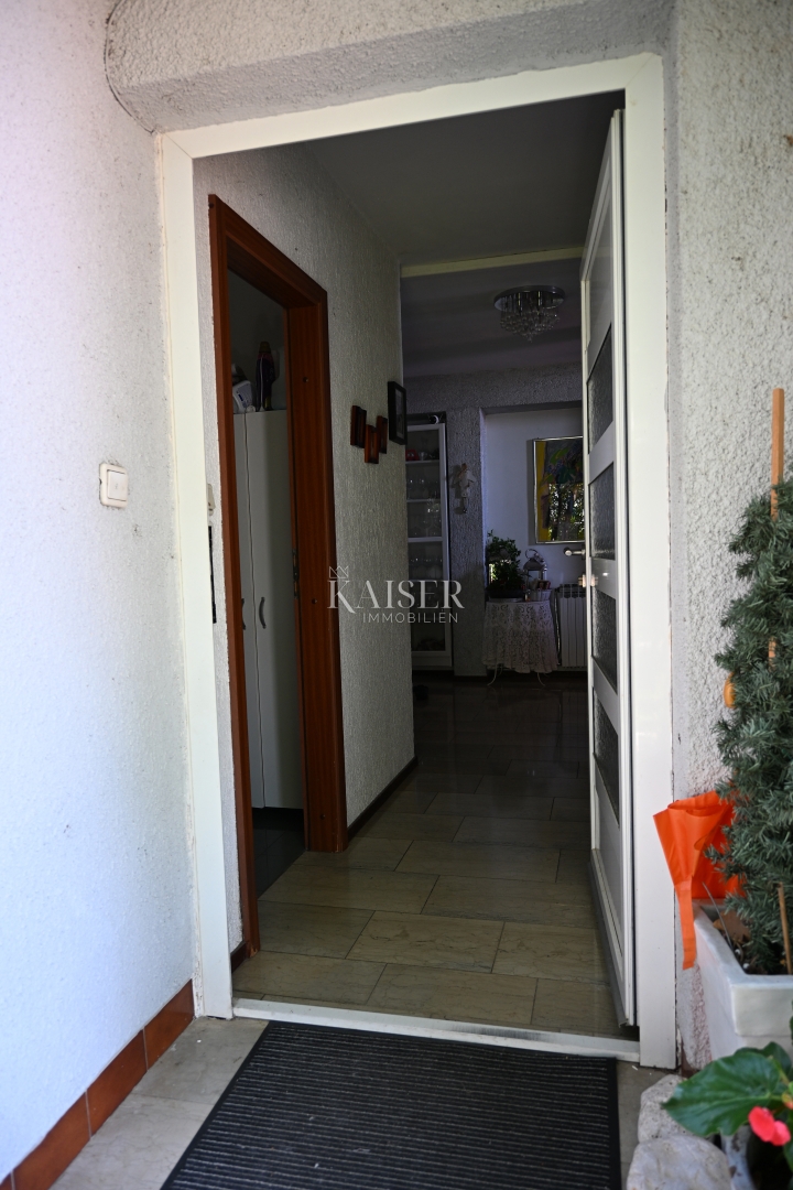 Crikvenica - appartamento con tre camere da letto e ampio giardino