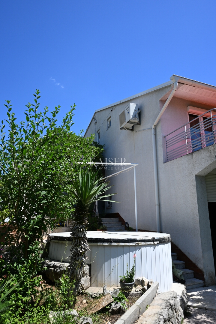 Crikvenica - appartamento con tre camere da letto e ampio giardino