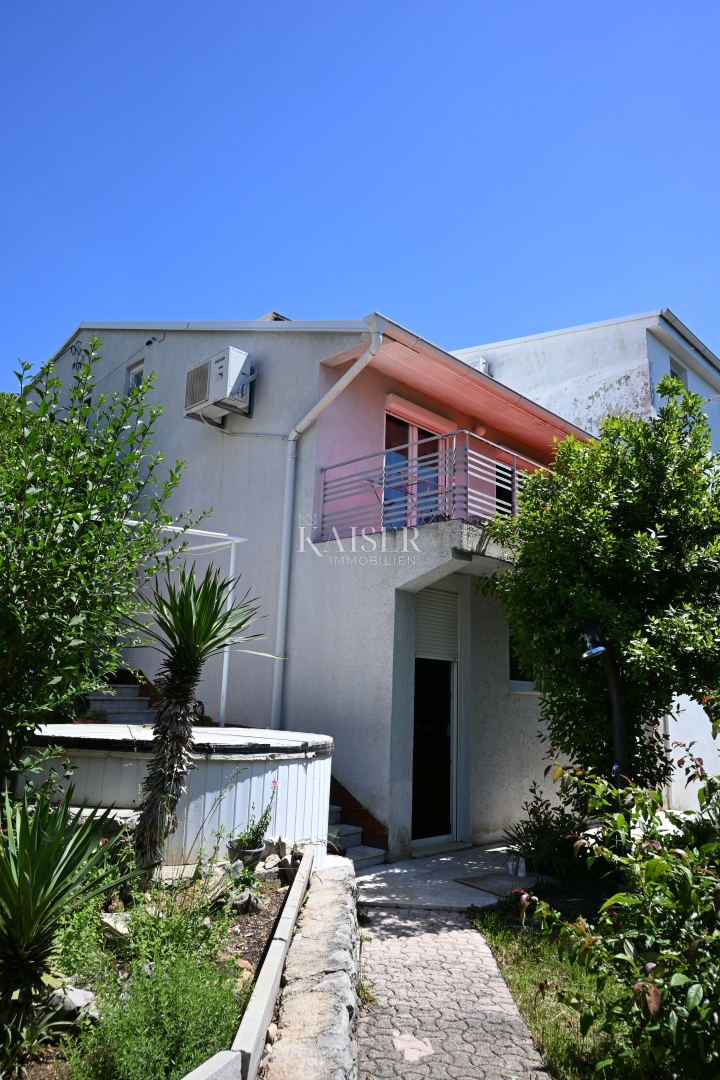 Crikvenica - appartamento con tre camere da letto e ampio giardino