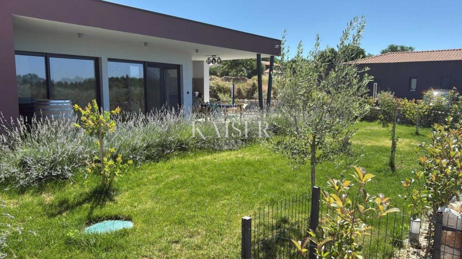 Istria, Tinjan - casa a un piano con piscina