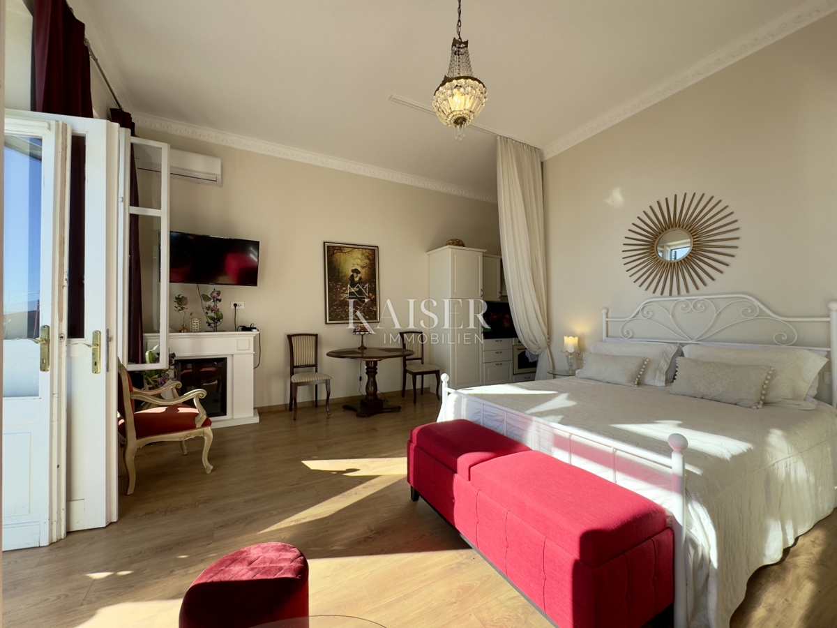 Opatija – Monolocale 47,43 m2 in villa storica in seconda fila al mare con parcheggio, terrazza e splendida vista