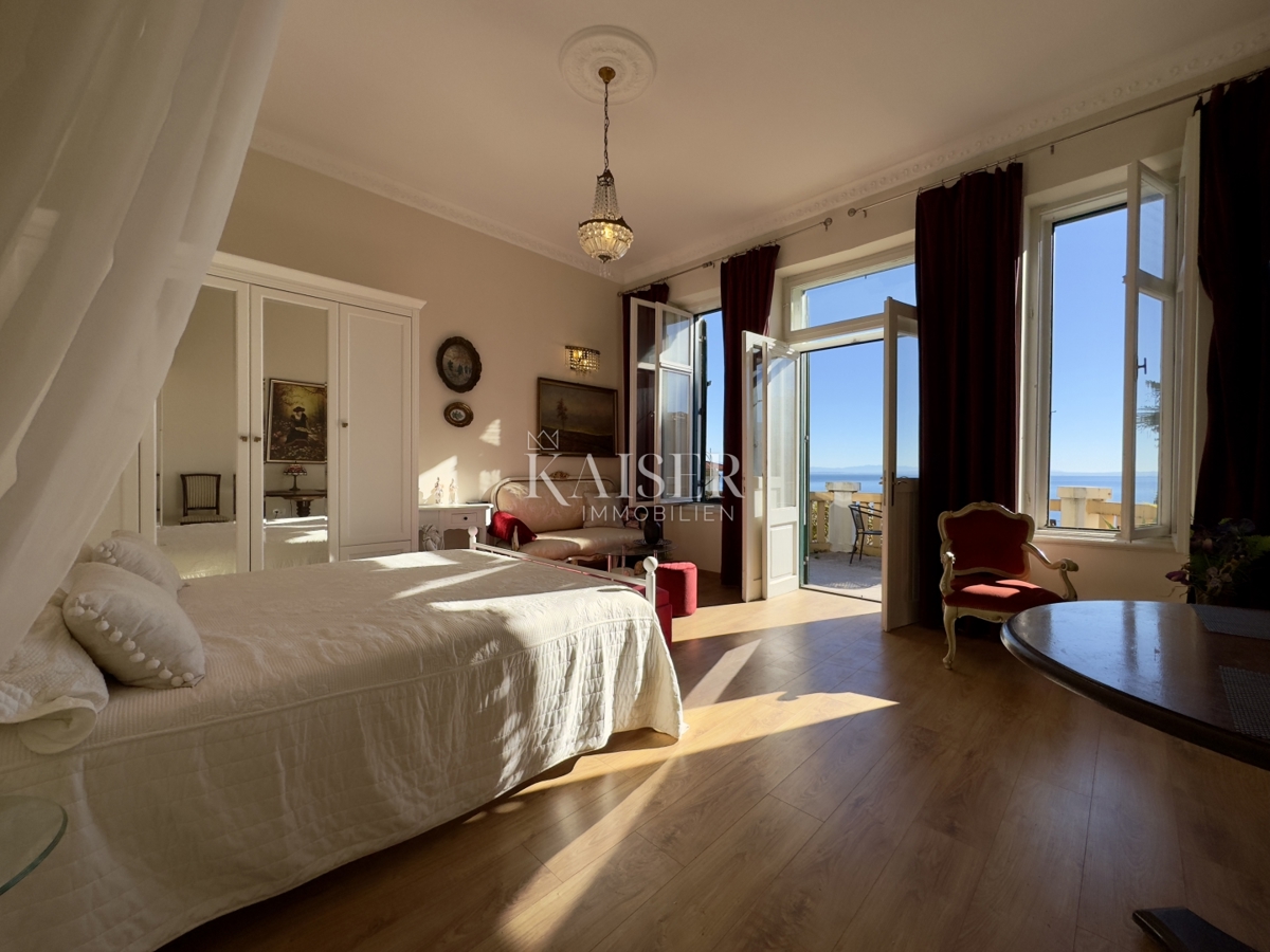 Opatija – Monolocale 47,43 m2 in villa storica in seconda fila al mare con parcheggio, terrazza e splendida vista