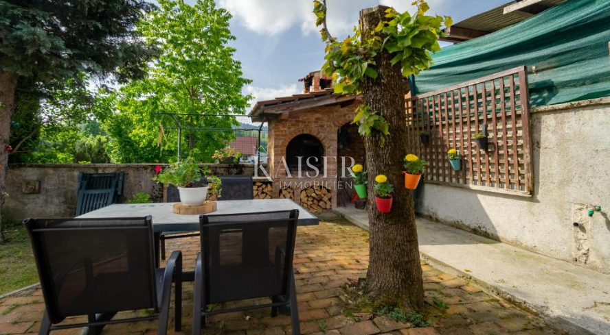 Lokve, casa con 3 appartamenti vicino al lago