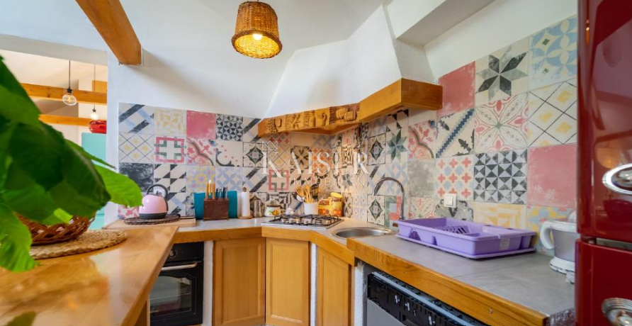 Lokve, casa con 3 appartamenti vicino al lago