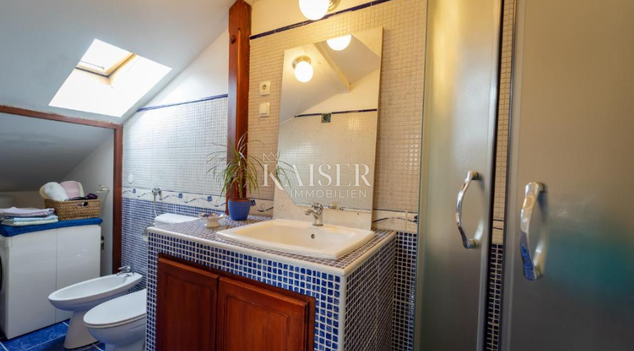 Lokve, casa con 3 appartamenti vicino al lago