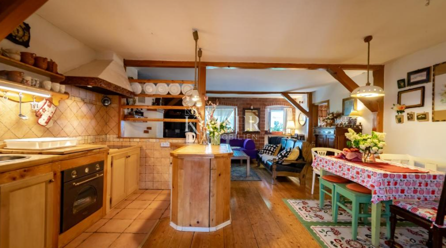 Lokve, casa con 3 appartamenti vicino al lago