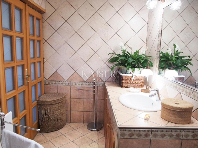 Lokve, casa con 3 appartamenti vicino al lago