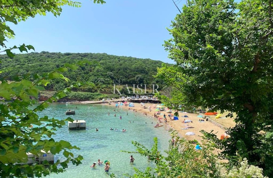 Земля під забудову Risika, Vrbnik, 1.100m2