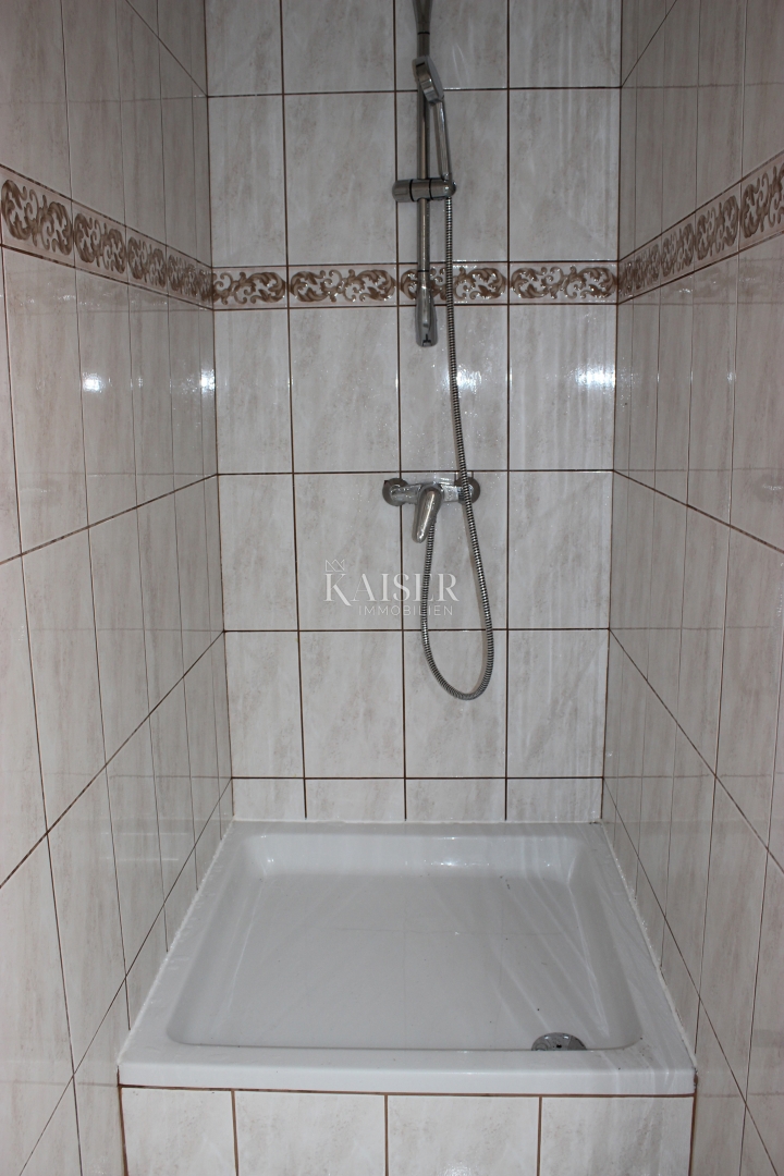 Isola di Krk, Vrbnik, casa con 6 appartamenti