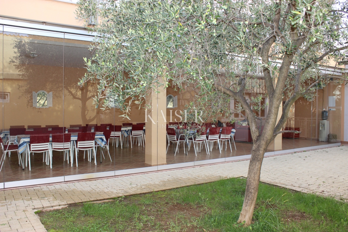 Isola di Krk, Vrbnik, casa con 6 appartamenti