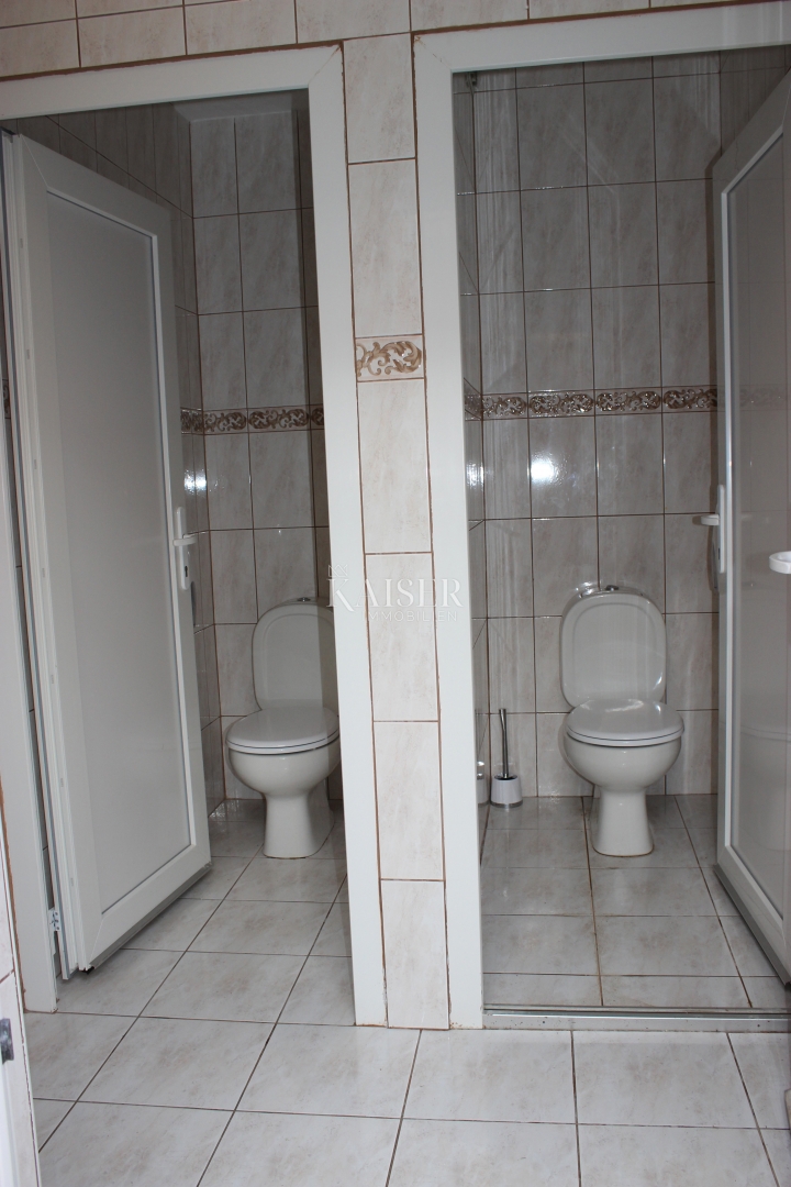 Isola di Krk, Vrbnik, casa con 6 appartamenti