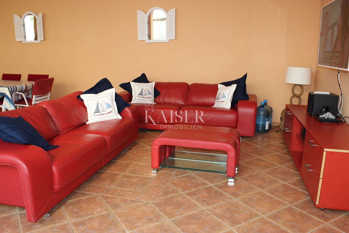 Isola di Krk, Vrbnik, casa con 6 appartamenti