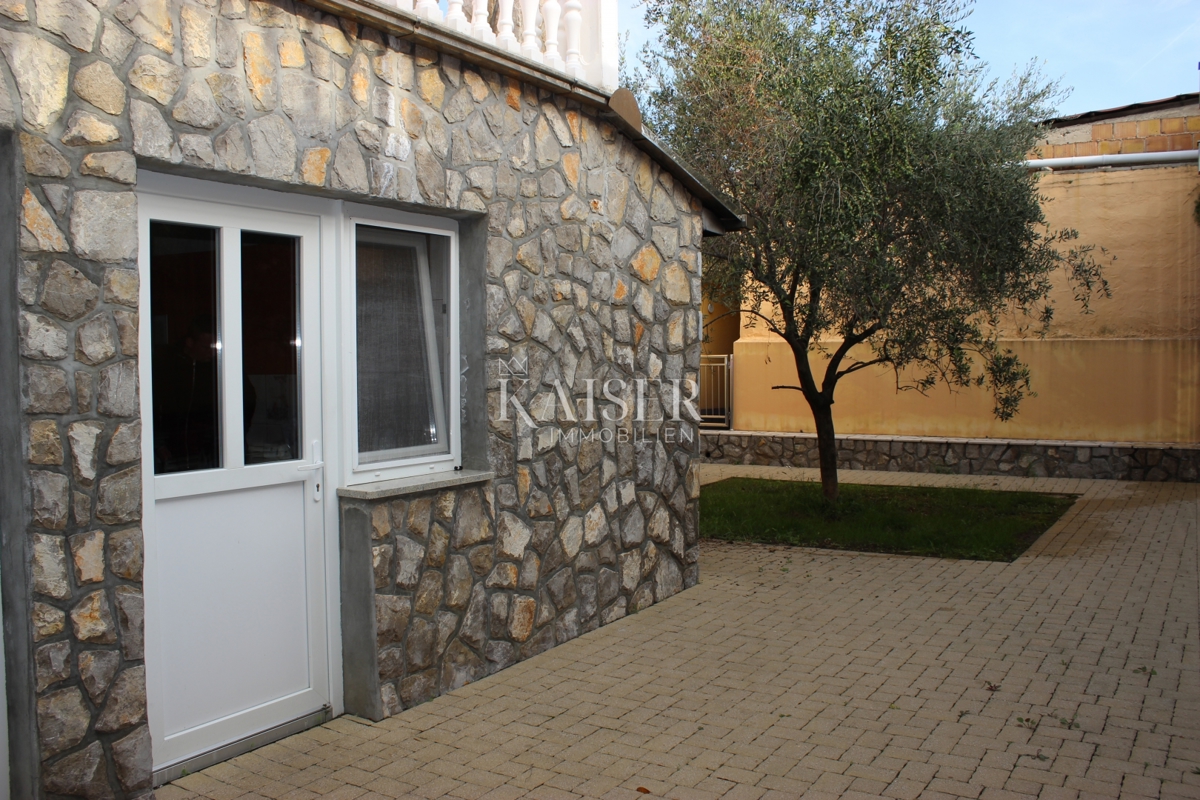 Isola di Krk, Vrbnik, casa con 6 appartamenti