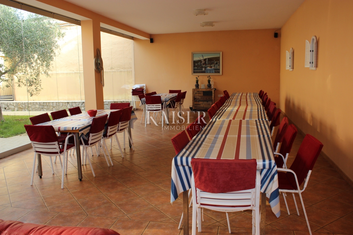 Isola di Krk, Vrbnik, casa con 6 appartamenti