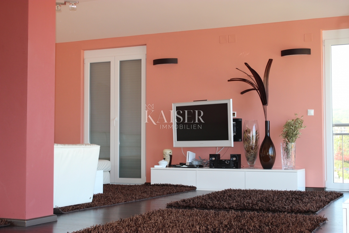 Isola di Krk, Vrbnik, casa con 6 appartamenti