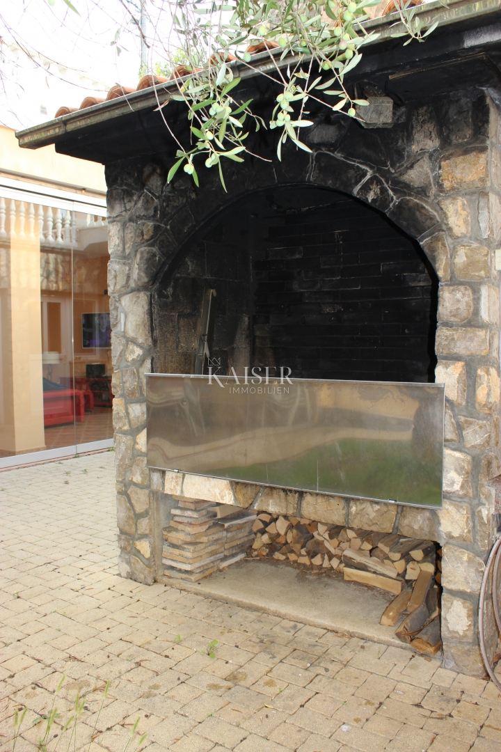 Isola di Krk, Vrbnik, casa con 6 appartamenti