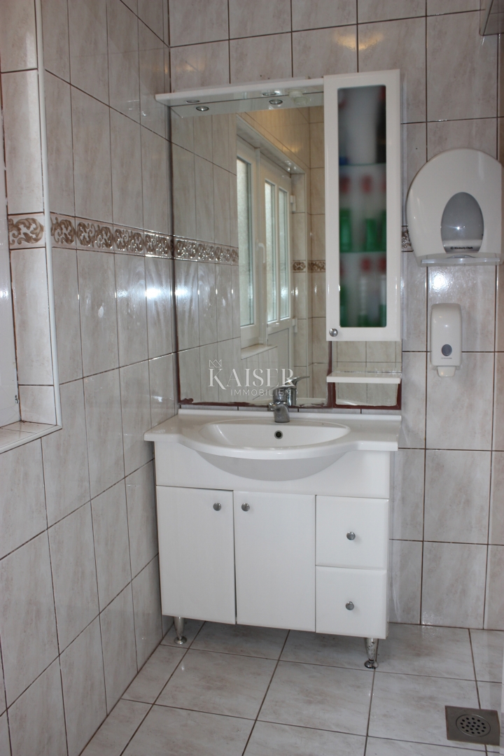 Isola di Krk, Vrbnik, casa con 6 appartamenti