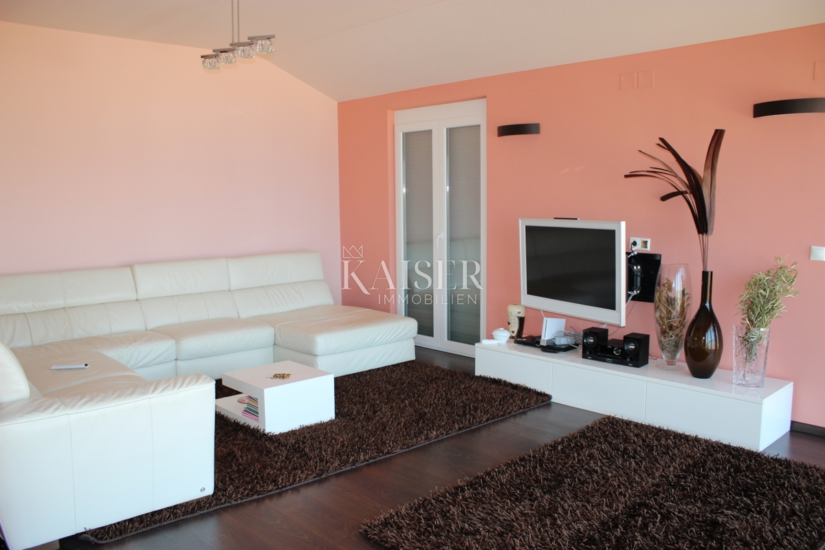 Isola di Krk, Vrbnik, casa con 6 appartamenti