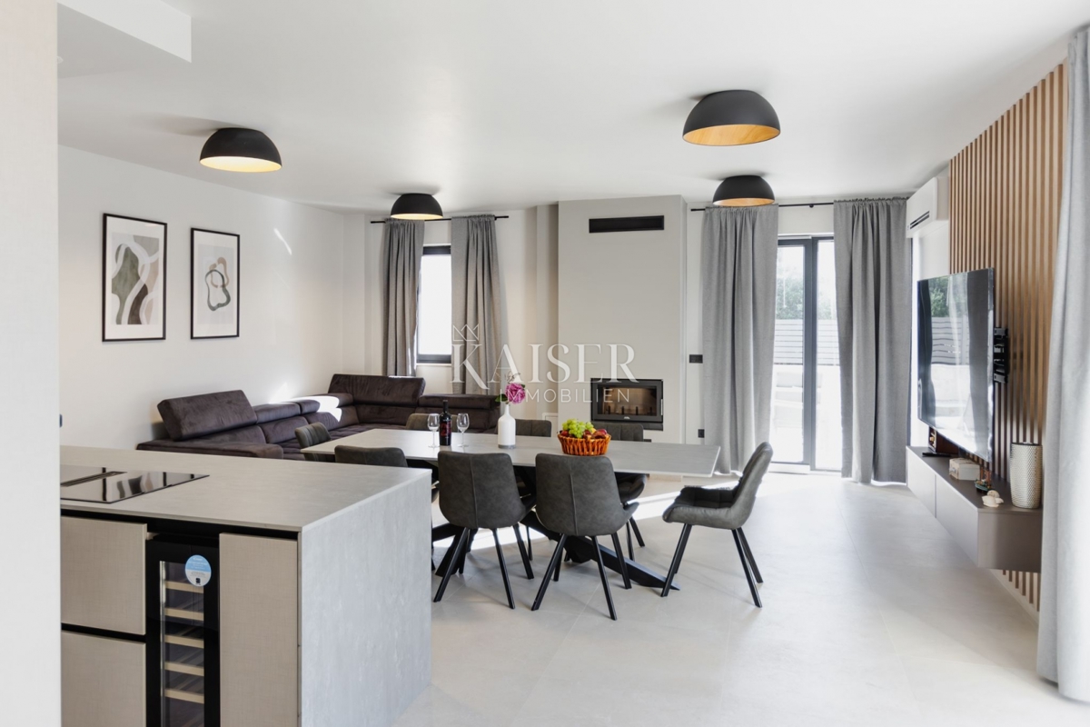 Isola di Pag - casa di nuova costruzione a 300 m dal mare