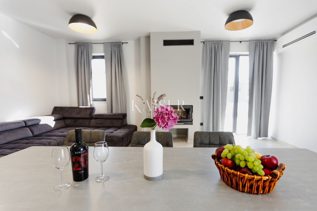 Isola di Pag - casa di nuova costruzione a 300 m dal mare