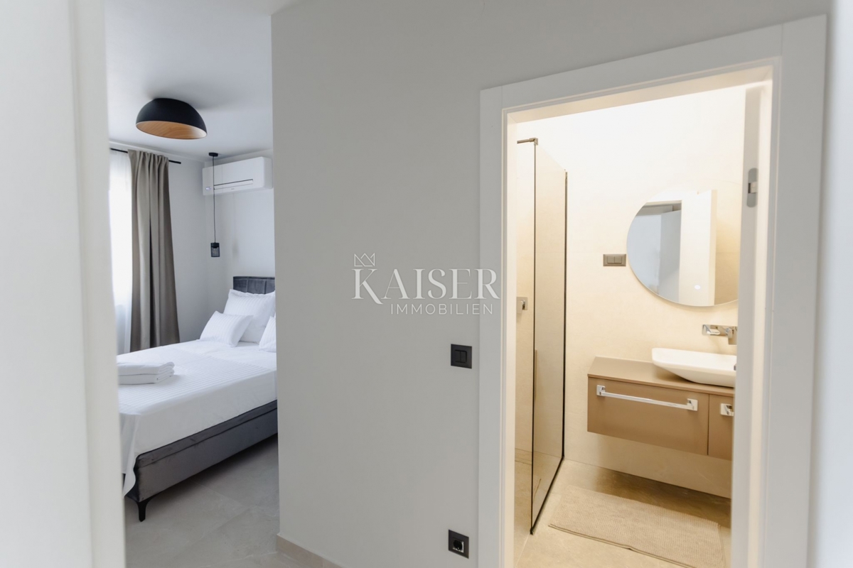 Isola di Pag - casa di nuova costruzione a 300 m dal mare