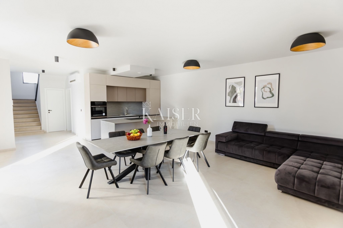 Isola di Pag - casa di nuova costruzione a 300 m dal mare