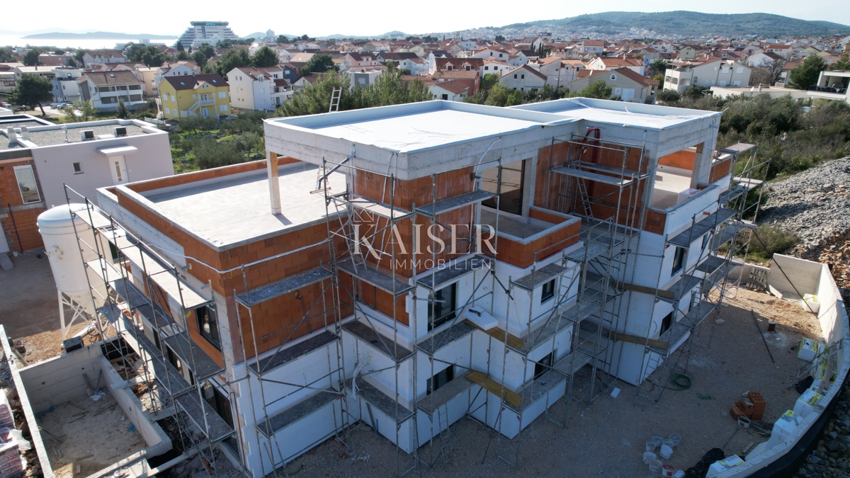 Srima, Vodice - Appartamento duplex di lusso con piscina e vista mare