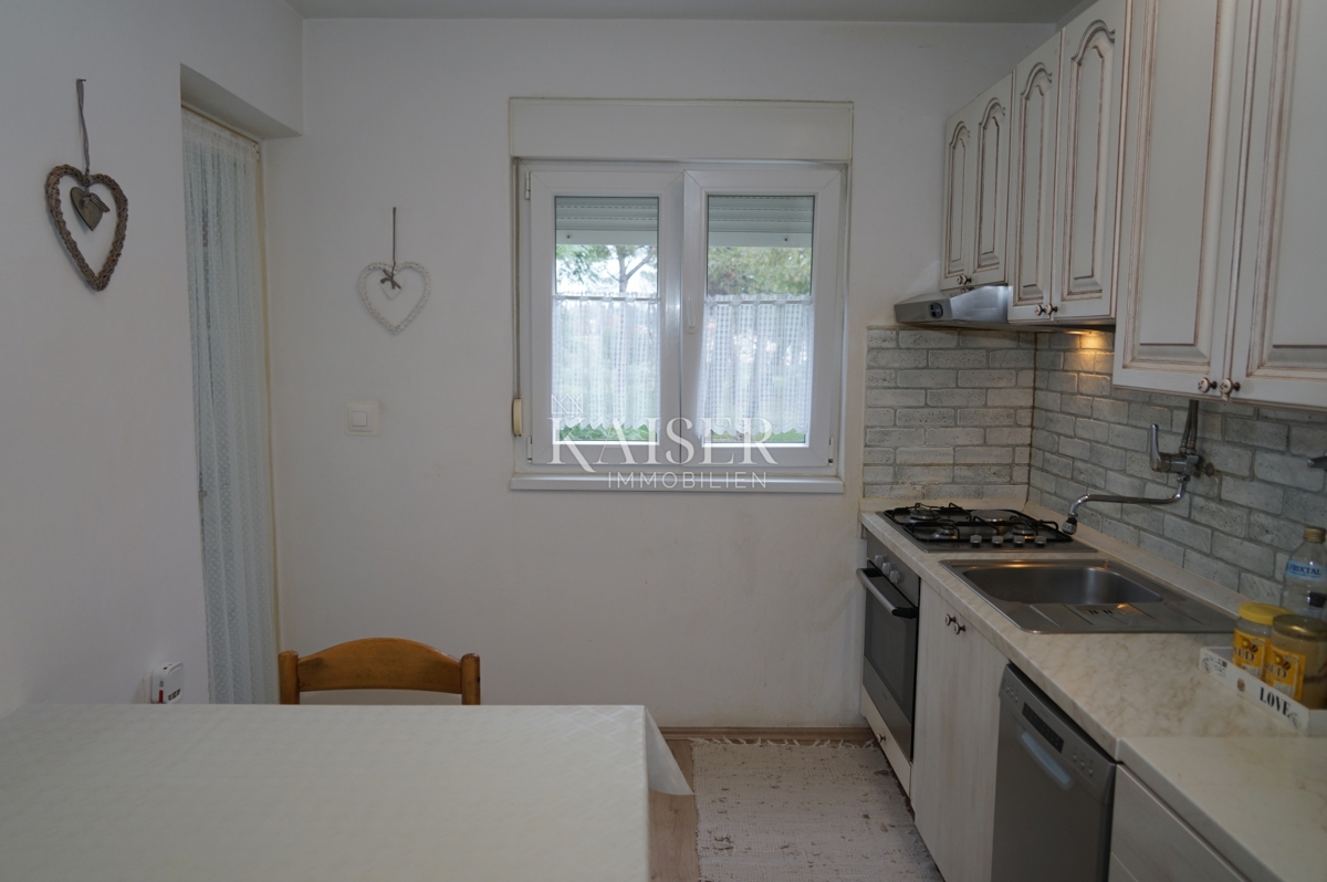 Istria - Parenzo, appartamento con 2 camere da letto, posizione eccellente, a 400 m dal mare