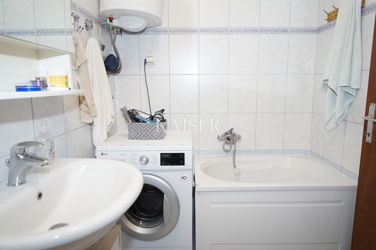 Istria - Parenzo, appartamento con 2 camere da letto, posizione eccellente, a 400 m dal mare