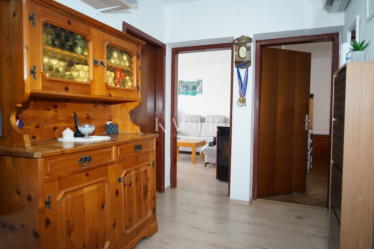 Istria - Parenzo, appartamento con 2 camere da letto, posizione eccellente, a 400 m dal mare