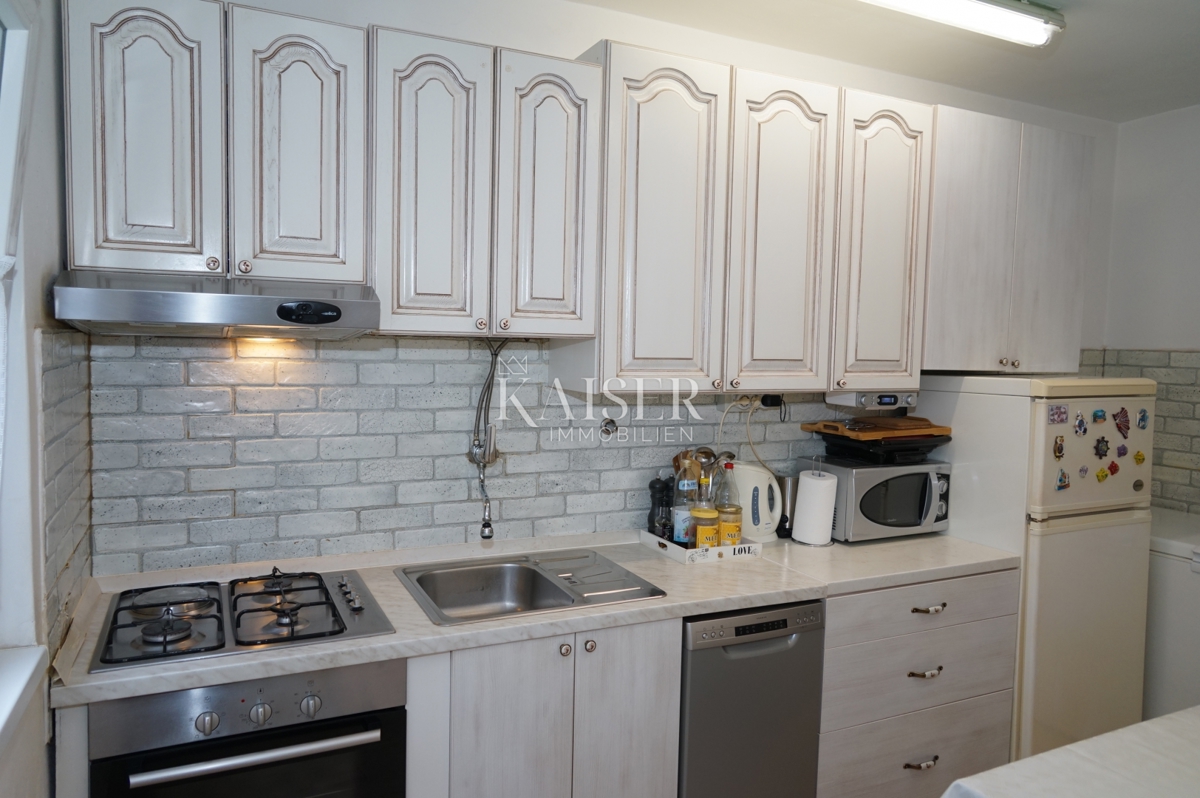 Istria - Parenzo, appartamento con 2 camere da letto, posizione eccellente, a 400 m dal mare