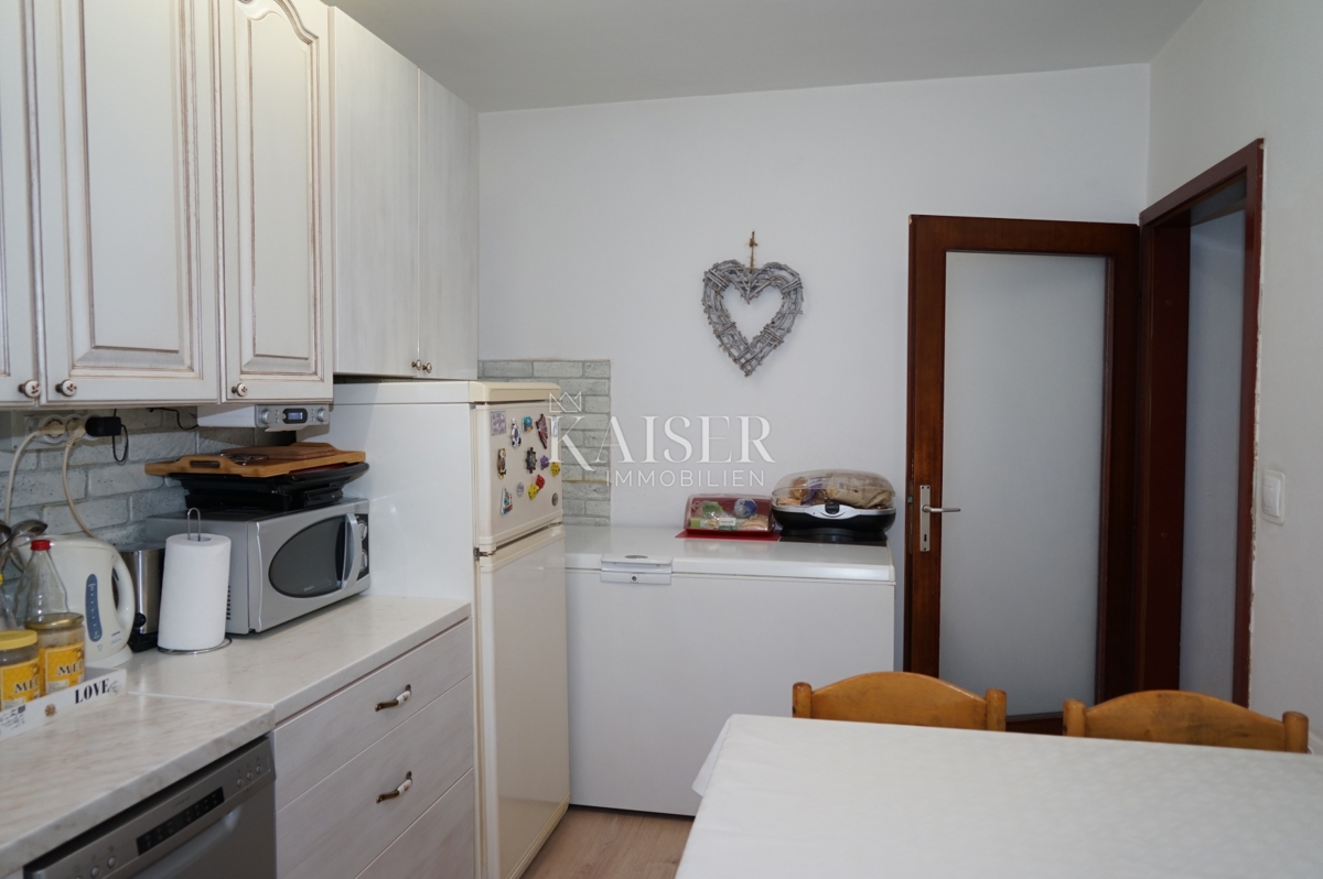 Istria - Parenzo, appartamento con 2 camere da letto, posizione eccellente, a 400 m dal mare