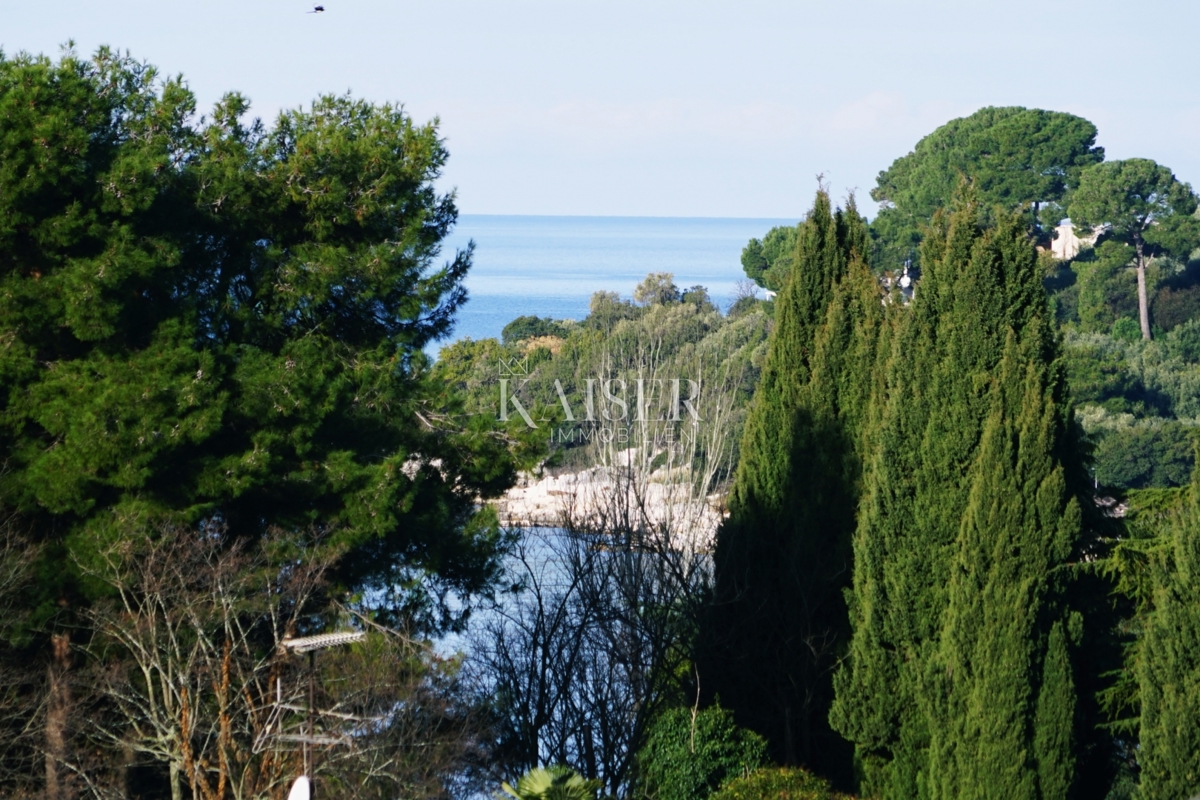 Istria - Parenzo, appartamento con 2 camere da letto, posizione eccellente, a 400 m dal mare