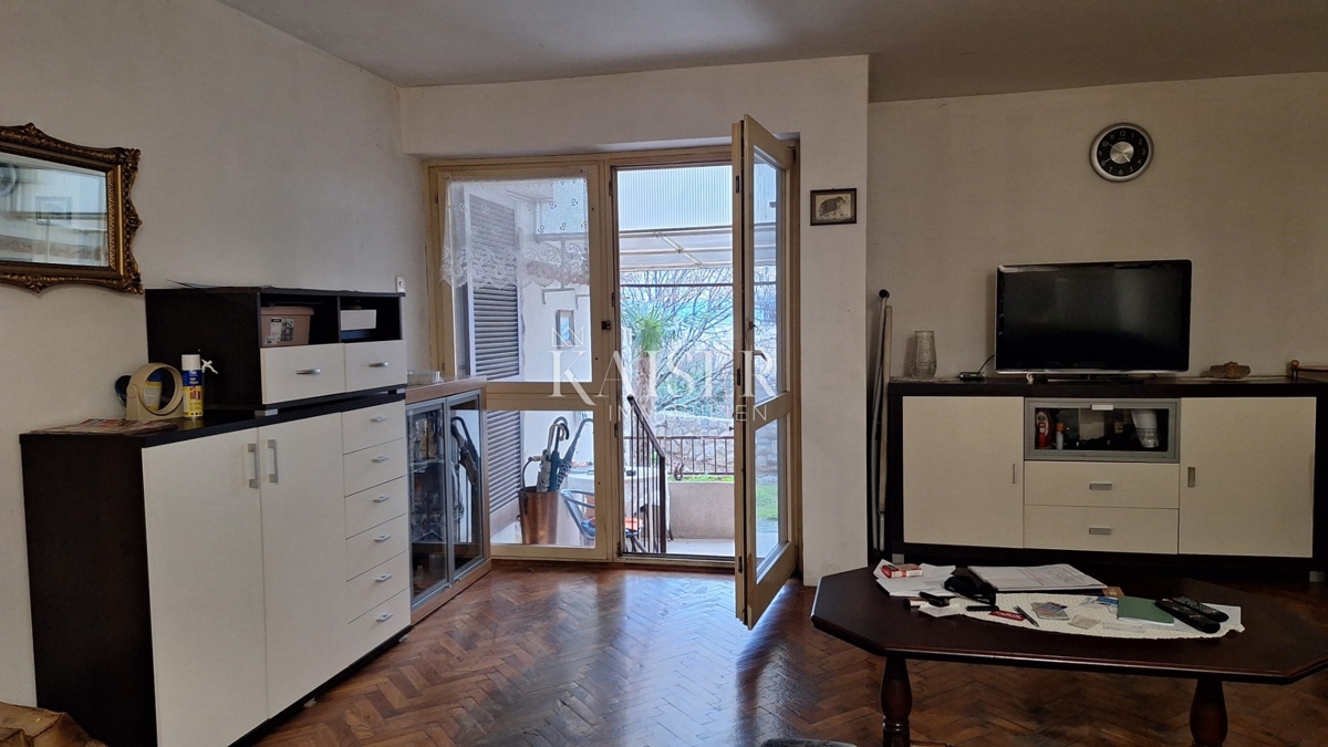 Crikvenica - appartamento al piano terra, 2 camere da letto + soggiorno, a 200 metri dal mare con terrazza