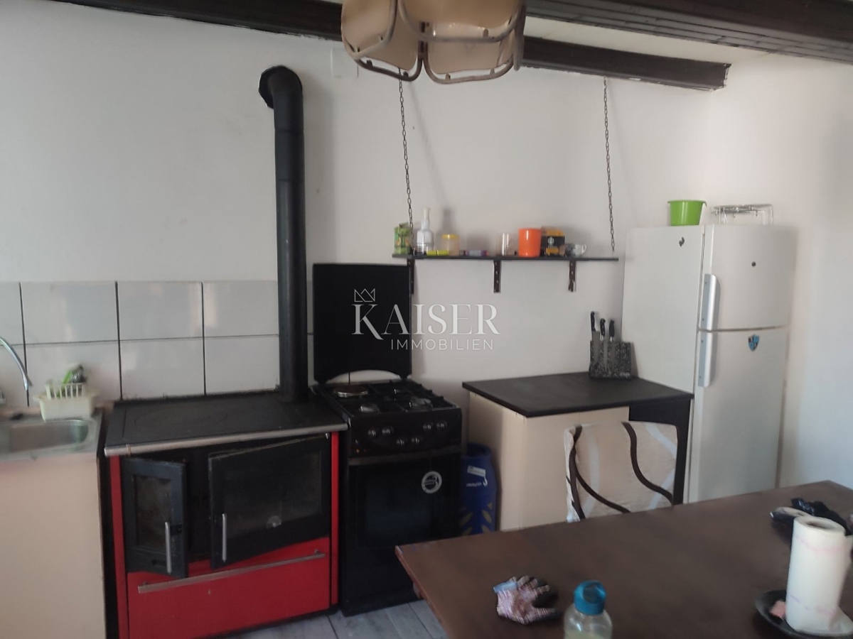 Rijeka, Hreljin - casa da ristrutturare con ampio giardino