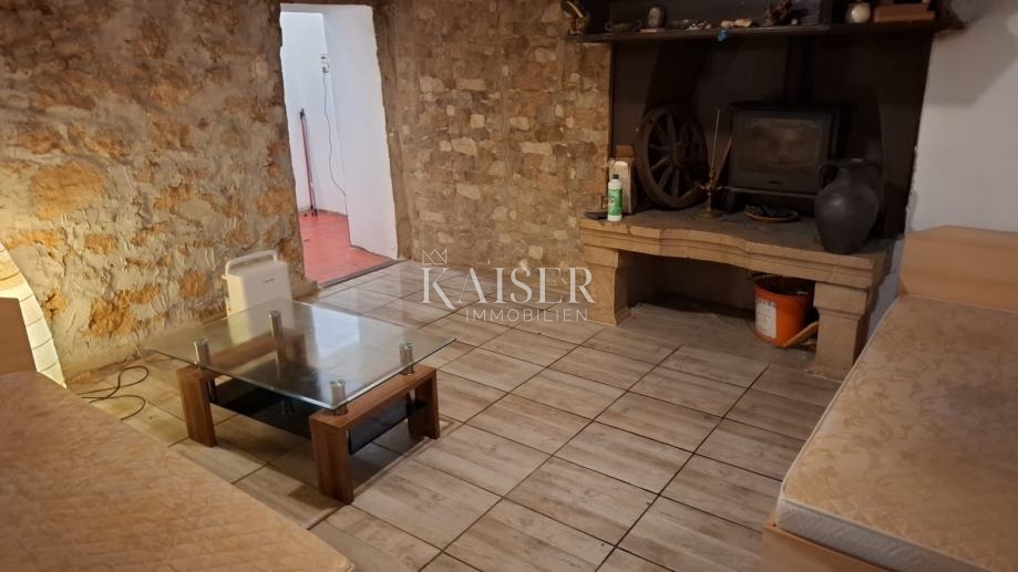 Rijeka, Hreljin - casa da ristrutturare con ampio giardino